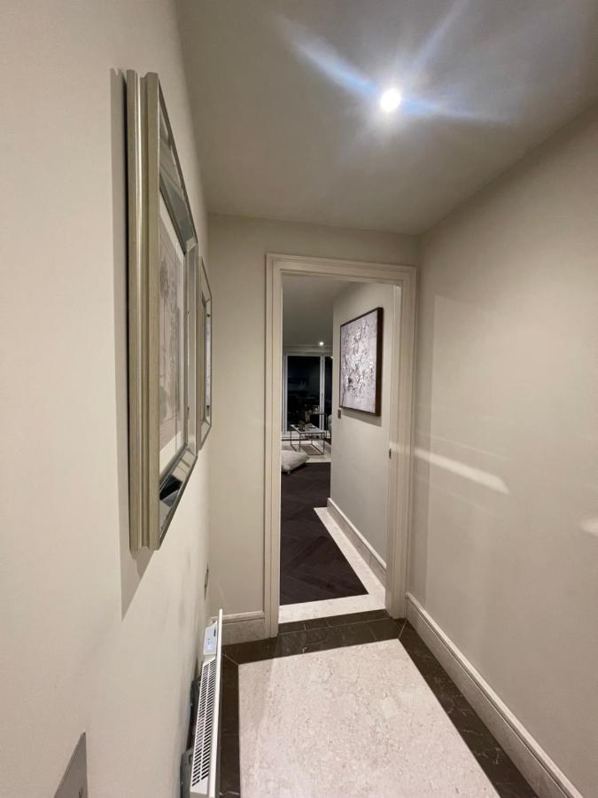 Sophisticated 1Br, 1 Ba Chigwell Designer Flat Chcl F2 아파트 외부 사진