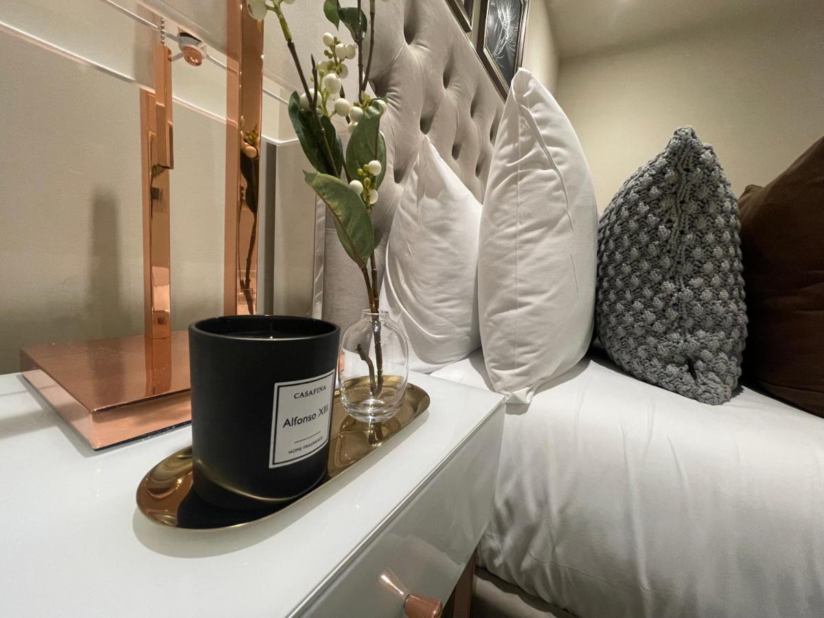 Sophisticated 1Br, 1 Ba Chigwell Designer Flat Chcl F2 아파트 외부 사진