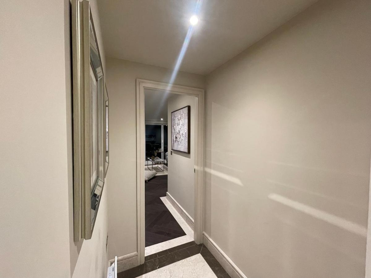 Sophisticated 1Br, 1 Ba Chigwell Designer Flat Chcl F2 아파트 외부 사진