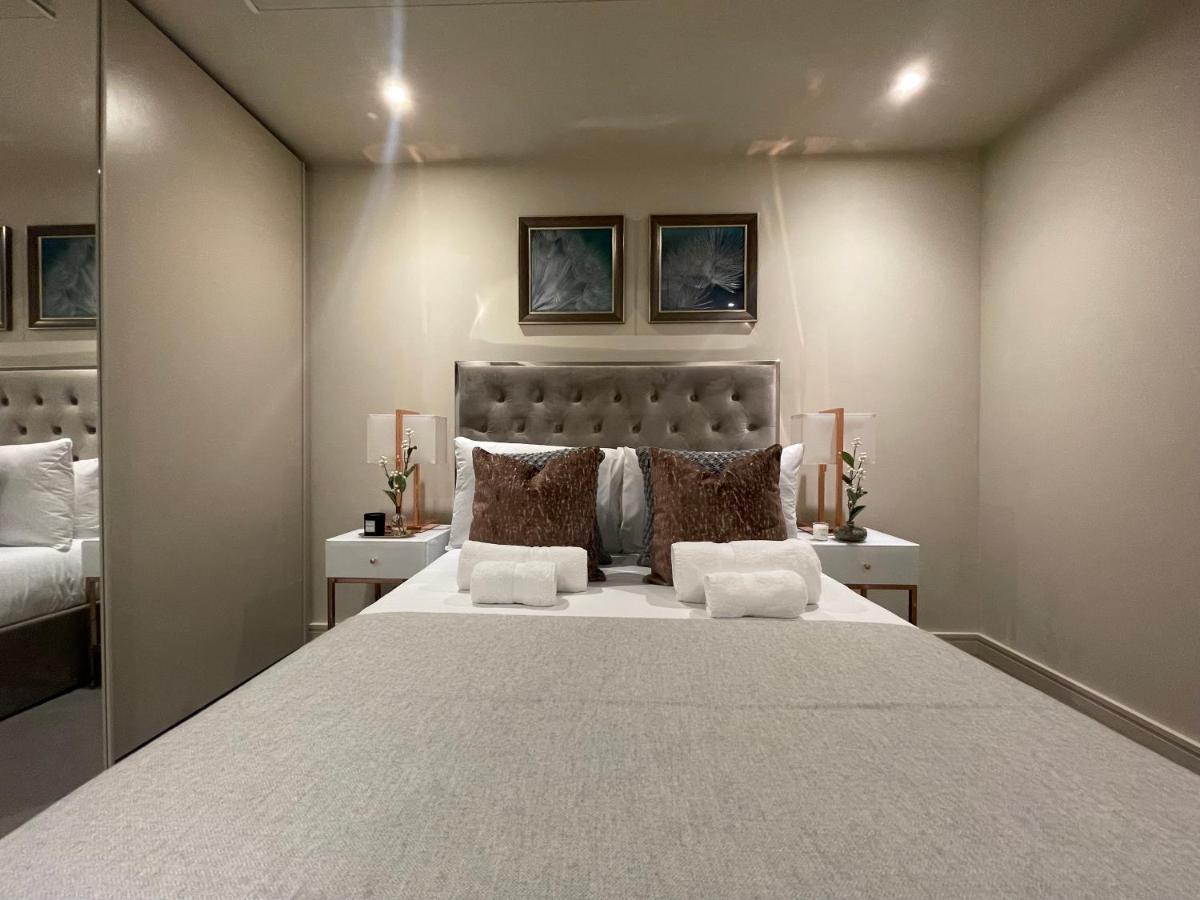 Sophisticated 1Br, 1 Ba Chigwell Designer Flat Chcl F2 아파트 외부 사진