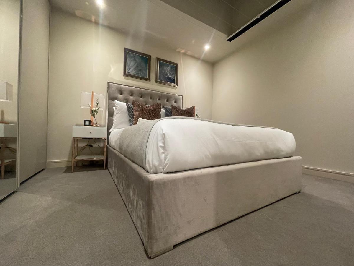 Sophisticated 1Br, 1 Ba Chigwell Designer Flat Chcl F2 아파트 외부 사진